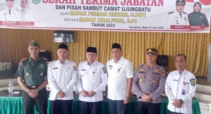 Pimpin Sertijab Camat Ujung Batu, Wabub Indra: Harus Layani Kepentingan Masyarakat Banyak 